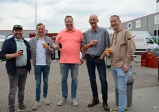 Paco Campers, Casper Segerink en Coen Beerink van Jumbo Kuipers en Robert Tabbes en Marc Snuverink van Huuskes